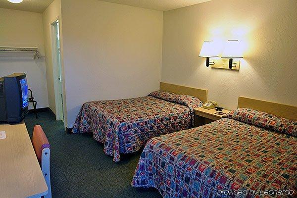 Super 7 Motel คอรัลวิลล์ ภายนอก รูปภาพ